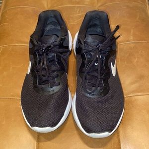 Women’s Black Nike Running shoe